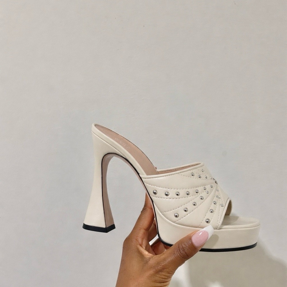 Gucci Leather Mules